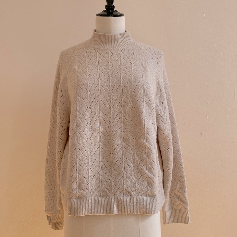 Uniqlo Sweater Cream Mock neck